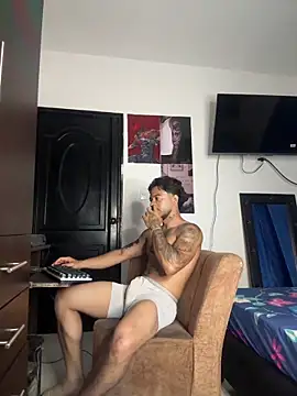 Kenny_romanoのライブXXXチャット