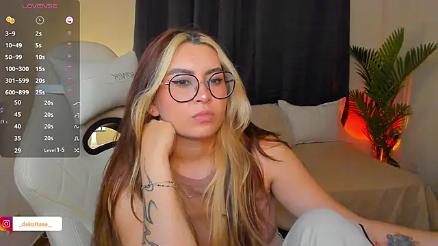 dakottaa_'s Live XXX Chat