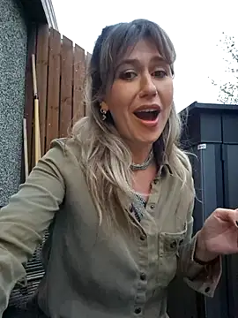 CelynaRoss Show in webcam