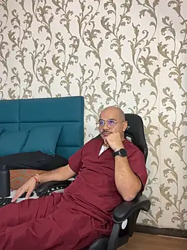 Dante_Goldt: διαδικτυακό σόου στην κάμερα