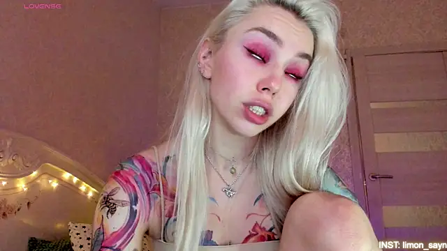 XXX chat uživo modela LillyMoure_