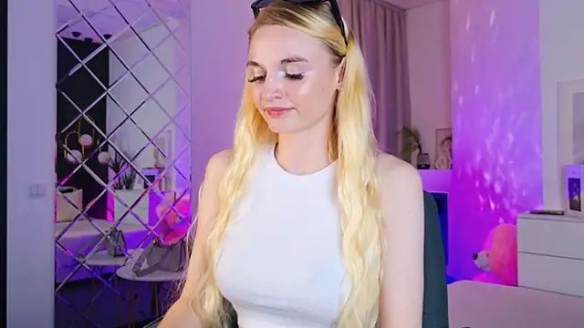 Mila__Lux élő XXX-chatje