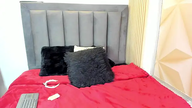 Chatroom XXX en direct de MiaGinger_