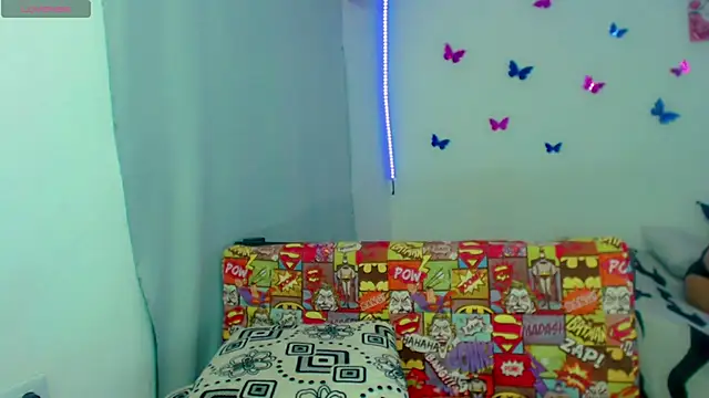 Perla_Hotcortes Show in webcam