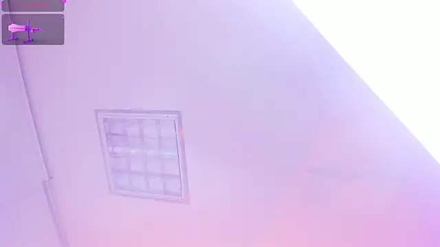 Hilary_Smile_ Show in webcam