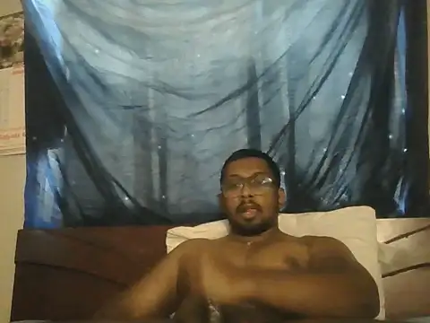 Straightchennaibull Show in webcam