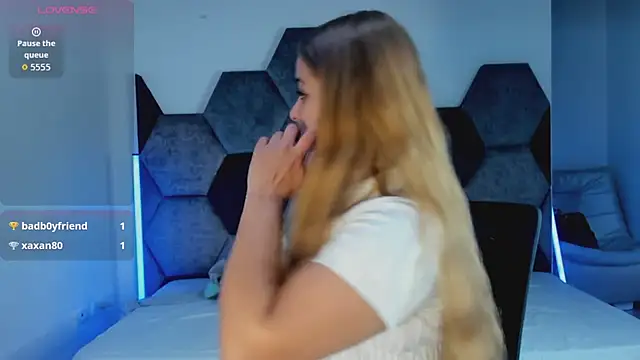 Chat XXX en directo de MikaelaStone