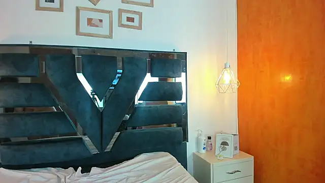 Irina_and_Max Adlı Modelin Canlı XXX Sohbeti