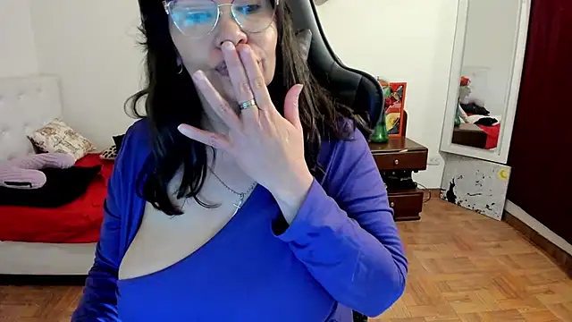 esmeralda_milf live XXX chat
