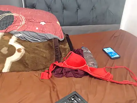 Chat +18 de Ciara-Mia ao vivo