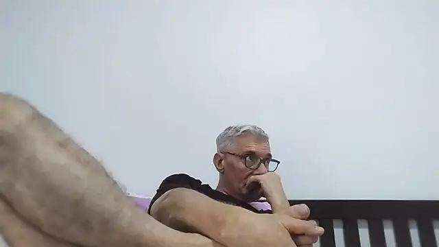 Czat XXX na żywo – BIGUNCUTHARDCOCK