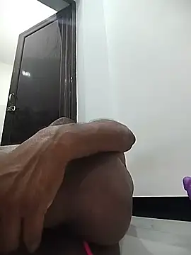 Daddyishere_19 élő XXX-chatje