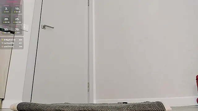 adelinyaのライブXXXチャット