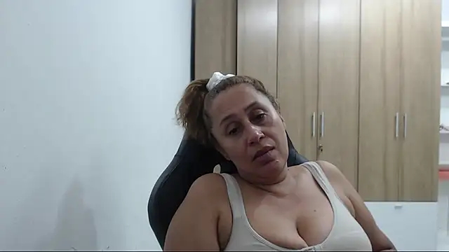 RoxanaLove9 Adlı Modelin Canlı XXX Sohbeti