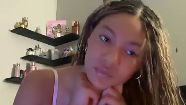 Show modela itsraevynfoxe na web-kameri