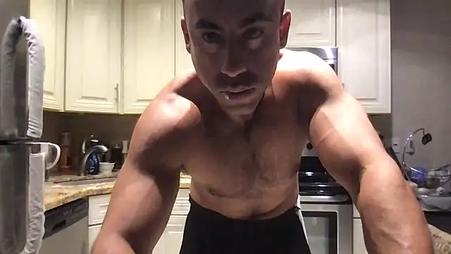 BigGuyMuscle élő XXX-chatje