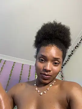 Ebony_love07: διαδικτυακό σόου στην κάμερα