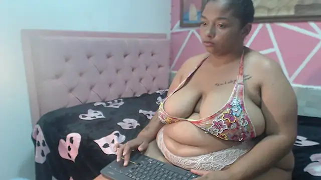 Chat XXX en directo de Doll_rihana