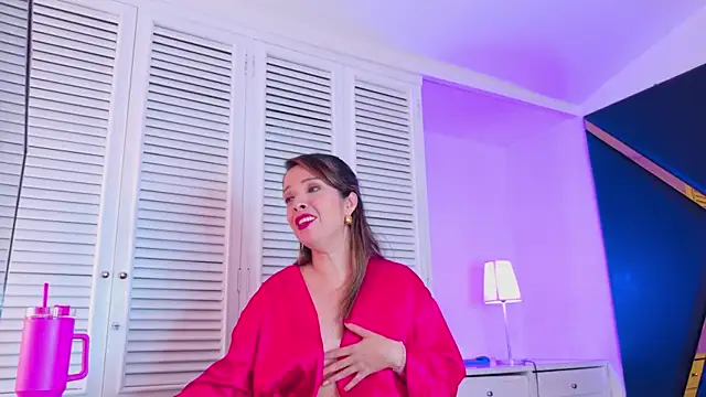 Chat XXX en directo de Adel_Nesbiit
