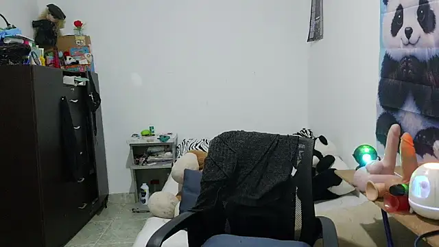 curly_greeneyed's Live XXX Chat