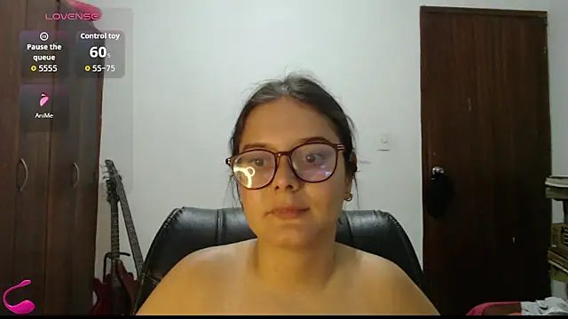 XXX chat uživo modela MadieeLorez