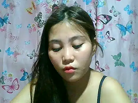SexyAsianPussy4u élő XXX-chatje