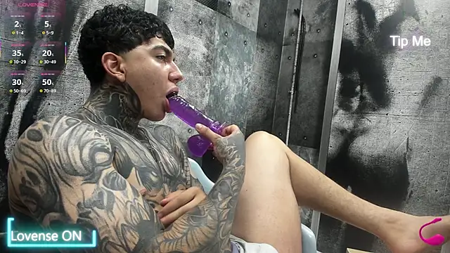 Gury_tattoo Chat XXX in diretta