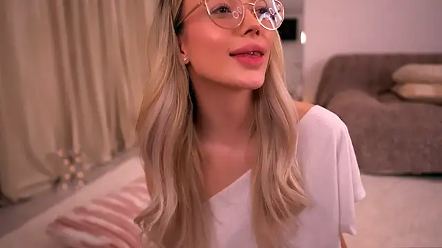 KylieJoyce: онлайн-секс-чат
