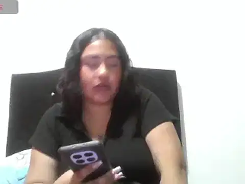 Alaia_moretti Show in webcam