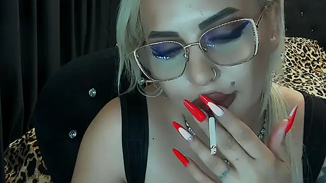 LovelyBlondyxx's Live XXX Chat