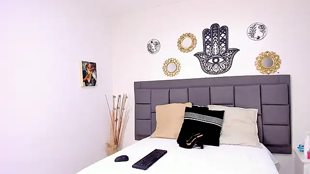 Chat +18 de silvanadelatorre ao vivo