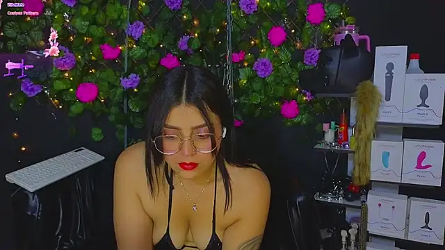Show modela Sweett_Mollyy na web-kameri