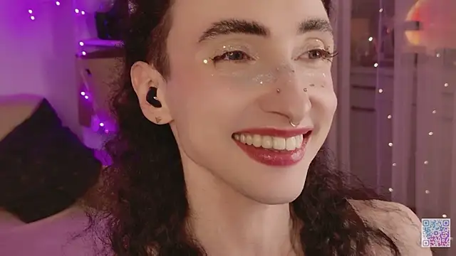 Queen_of_tease: διαδικτυακό σόου στην κάμερα