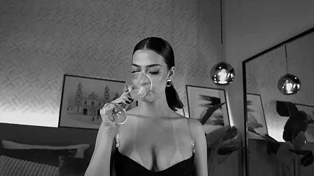 ElleDiane Adlı Modelin Canlı XXX Sohbeti