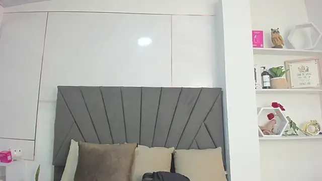 LesliePetit 现场XXX聊天