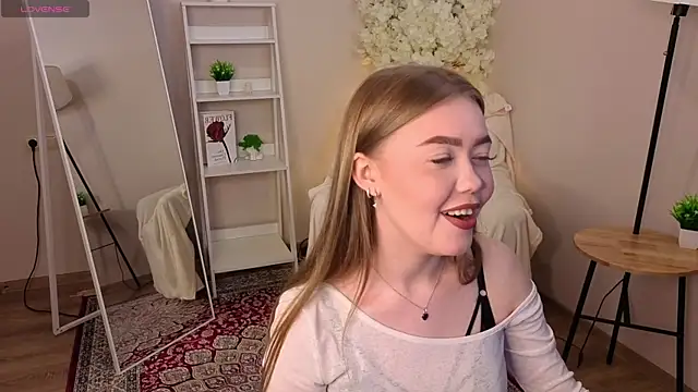 BlondeLina: онлайн-секс-чат