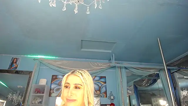 ADRIANNA_FOX Chat XXX in diretta