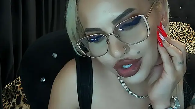 LovelyBlondyxx Chat XXX live