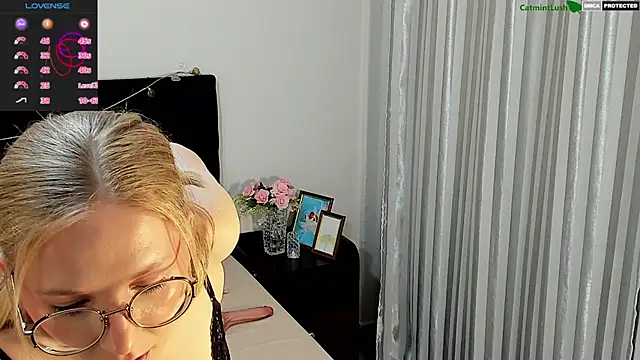 CatmintLush élő XXX-chatje