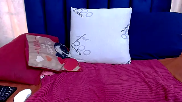 CurveyChocClitX5 Live XXX-chat