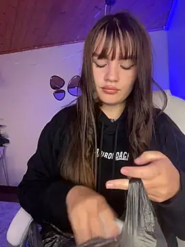 Angela_pink18 Show in webcam