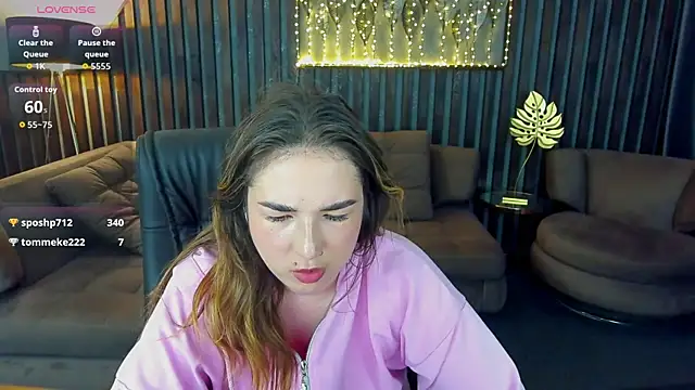 Sofii_darling Adlı Modelin Canlı XXX Sohbeti