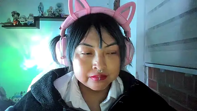 XXX chat uživo modela Shaddycute_
