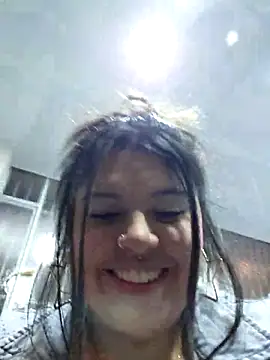 tania_22xx Adlı Modelin Canlı XXX Sohbeti