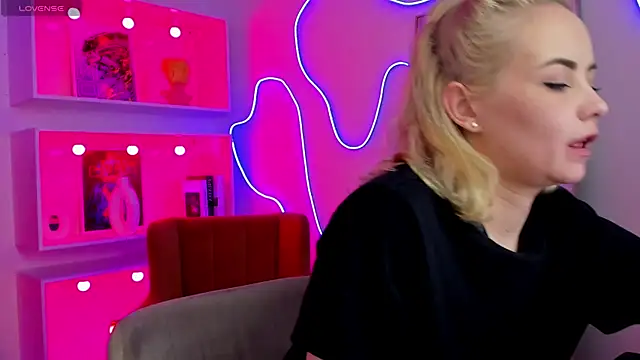 צ'אט XXX בשידור חי של StephanieSweety