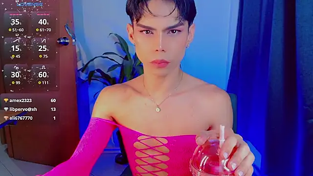 Show modela femboykeene na web-kameri