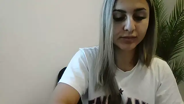 NicolePlay élő XXX-chatje