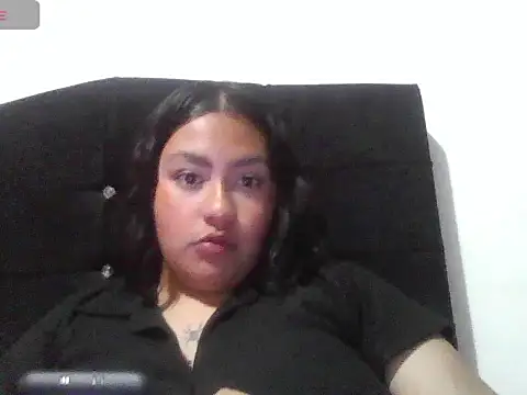 Alaia_moretti Show in webcam