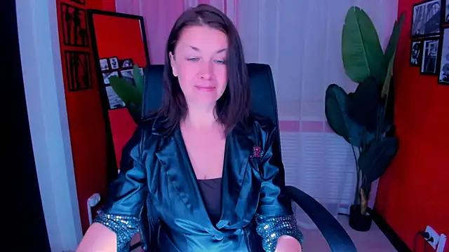 AnaMills Adlı Modelin Canlı XXX Sohbeti