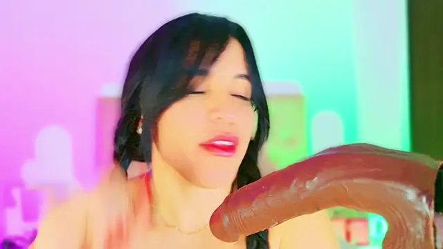 CharlootteEvans' Live XXX Chat